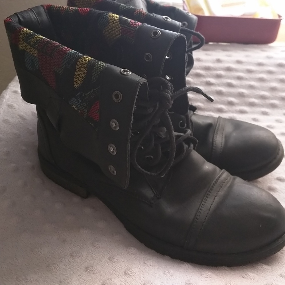 Combat boots